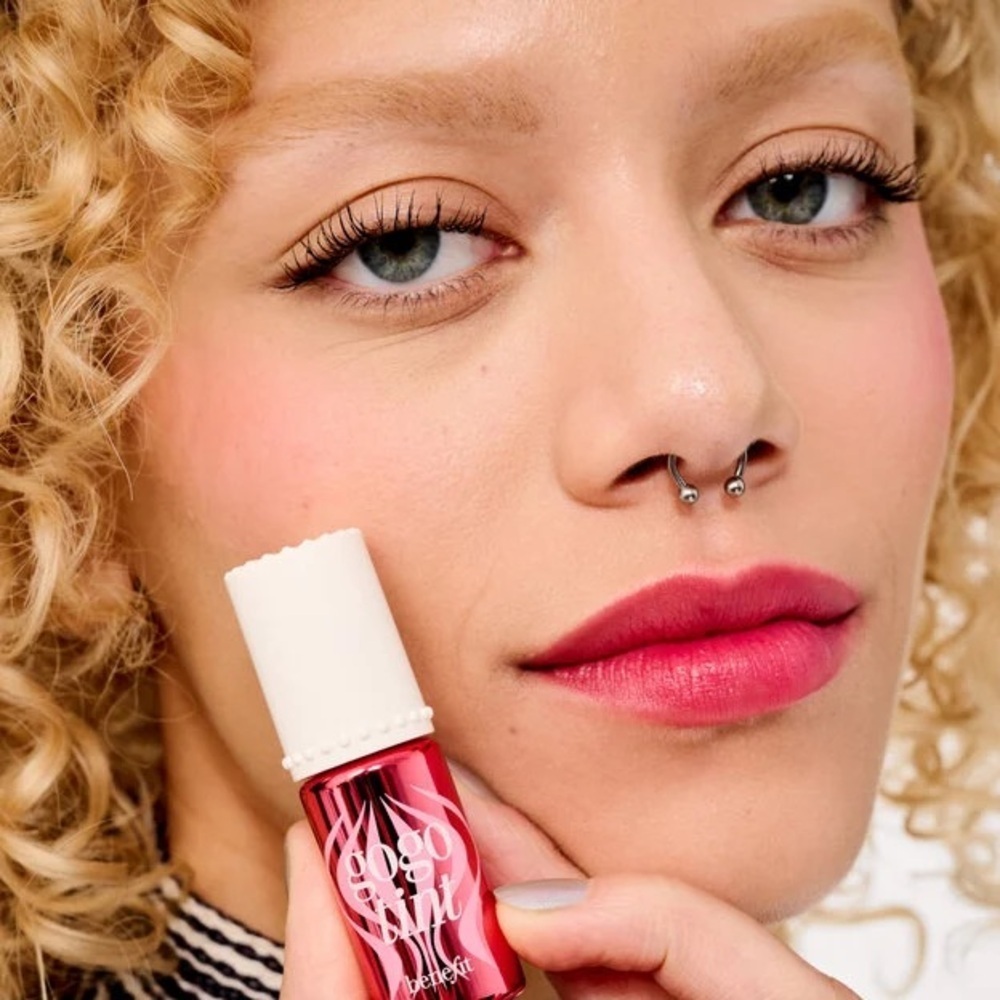 BENEFIT GOGO TINT BRIGHT CHERRY LIP & CHEEK STAIN 0.33 FL (NEW WITH TAGS) - Picture 3 of 8